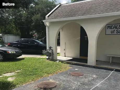 The entrance area at the Meals on Wheels center before the work